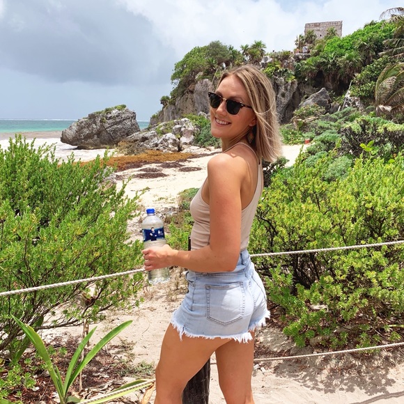 Meet your Posher, Tori - Picture 4 of 4